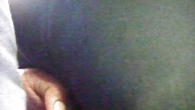 Redhead លោកស្រី Malone ឆ្លុះកញ្ចក់ធំទូលាយនៅលើ Pussy